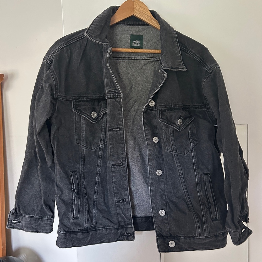 Black wild table jean jacket size xs